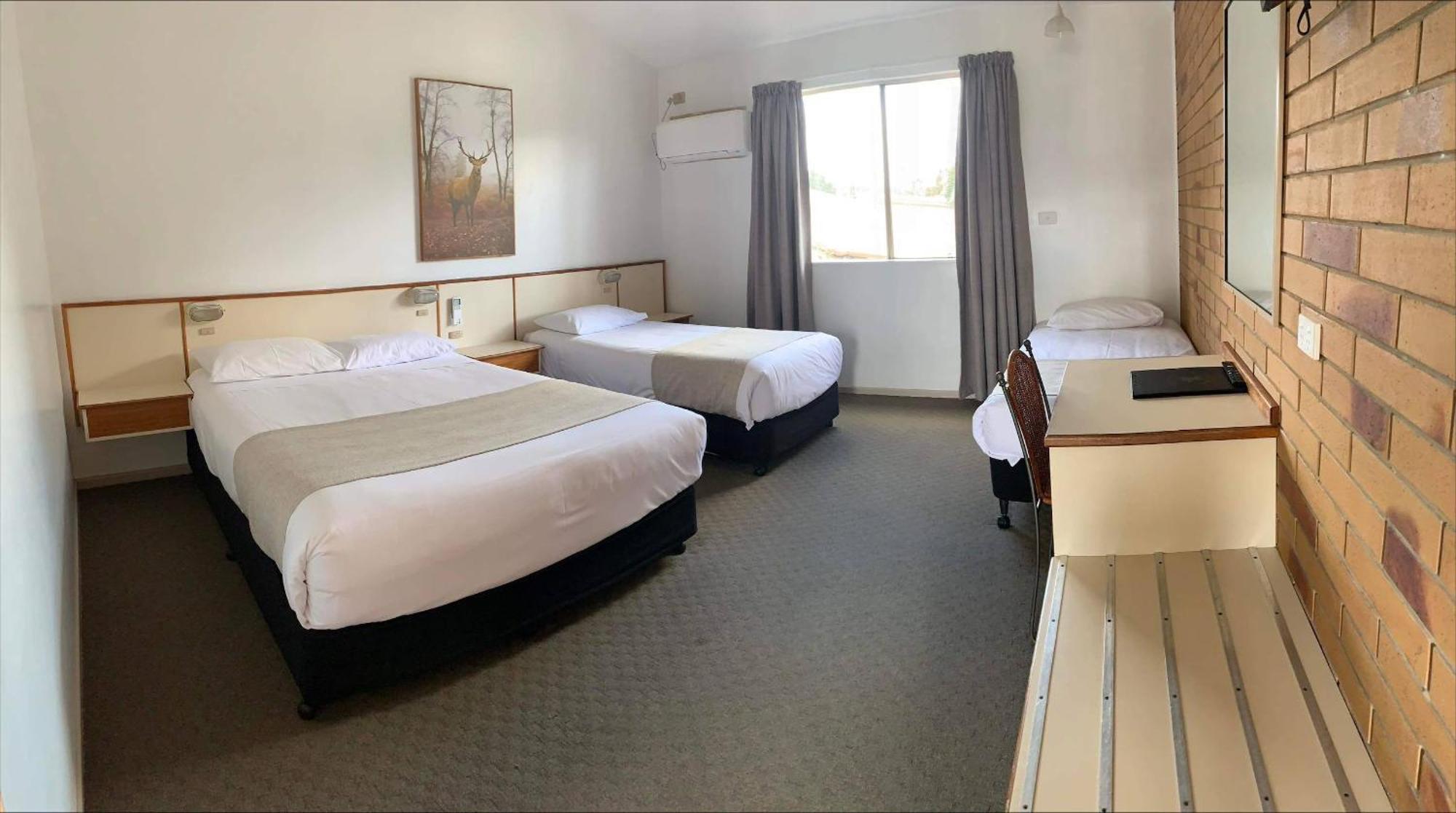Wild Scotsman Motor Inn Gin Gin Qld エクステリア 写真