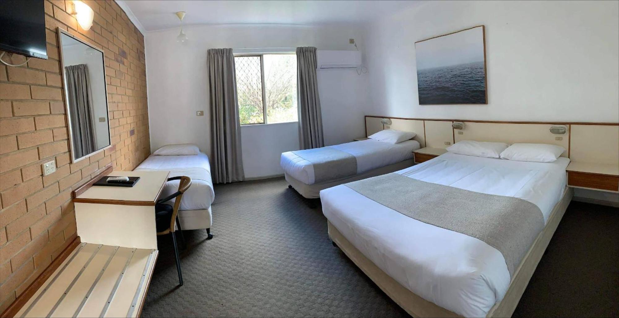 Wild Scotsman Motor Inn Gin Gin Qld エクステリア 写真