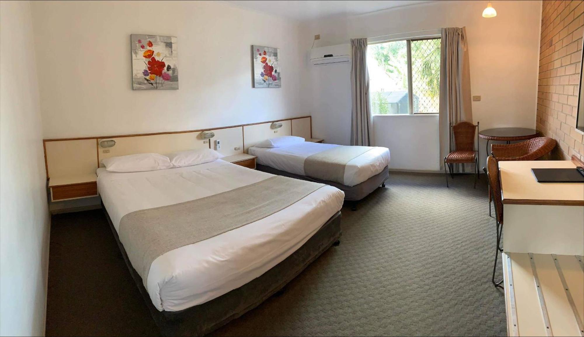 Wild Scotsman Motor Inn Gin Gin Qld エクステリア 写真